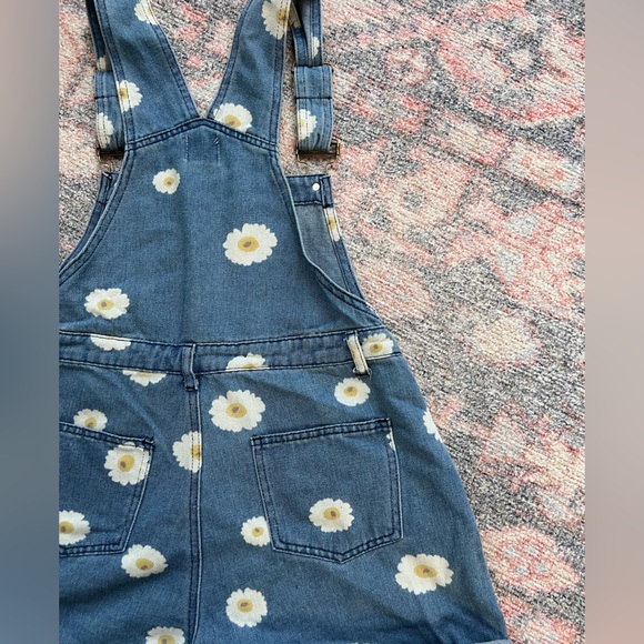 Polly Denim Overall Shortalls with White Daisy Flower Pattern - Picture 2 of 3